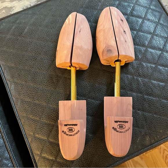 NEW Men’s Large Cedar Shoe Trees (Pair) - Picture 2 of 2